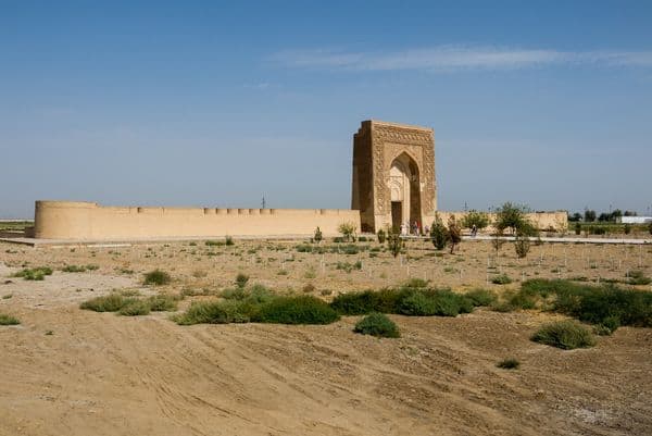 Rabat-i Malik caravanserai ruins