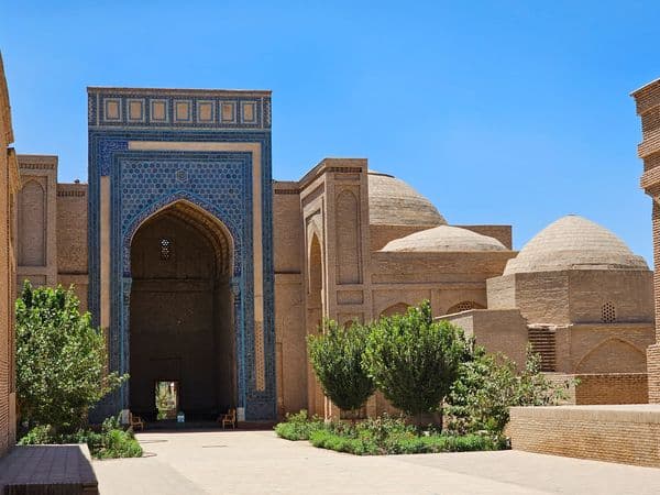 Sultan Saodat ensemble portal, Termez
