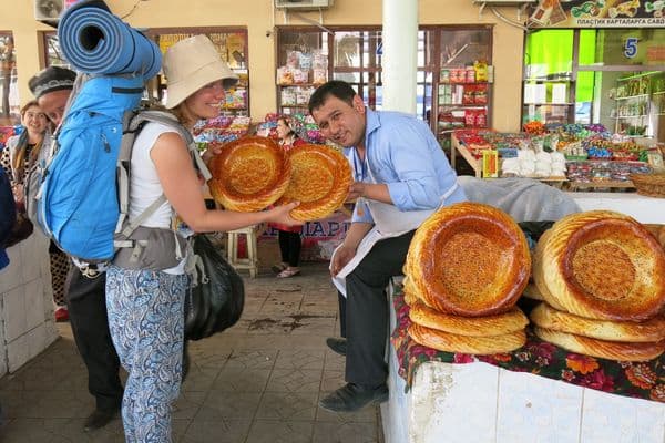 Fresh bread at Jahon bazaar, Andijan